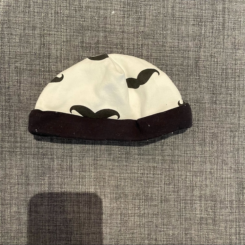 ✨Free add on with Purchase✨ moustache hat for NB